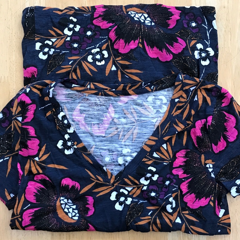 XS Navy and Pink Floral V Neck Tee Shirt